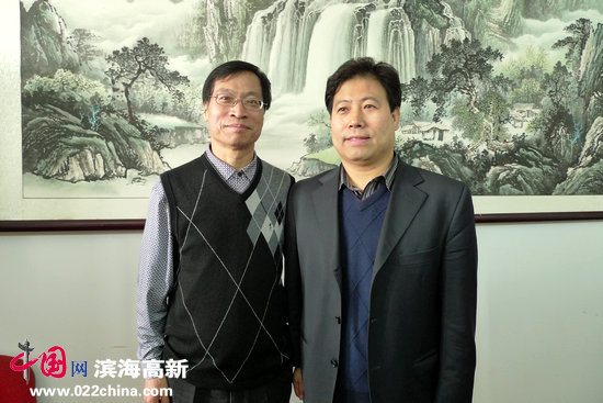 天津滨海高新区工委宣传部部长王会臣与著名书画家叶大海