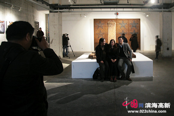 “境·戒—艾松作品展”12月9日在泰达当代艺术博物馆开幕，图为展览现场。
