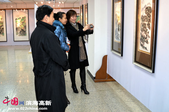 “盛世青绿”中国人民大学画院学术访问学者工作室作品展在津举行