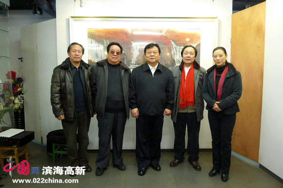 天津市委常委、政法委书记散襄军在画展现场