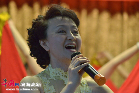 天津歌舞剧院 一级演员马丽献歌