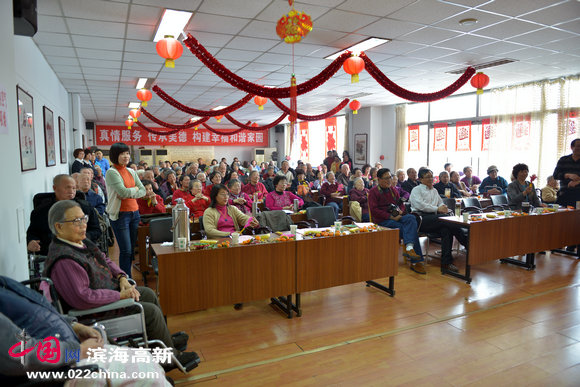天津退休职工养老院“迎新春老人职工联欢会暨2012年先进表彰会”2月6日举行。