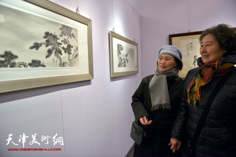 梦玉、伯骧“百福神骏迎新春”画展亮相天美时代，图为画展现场。