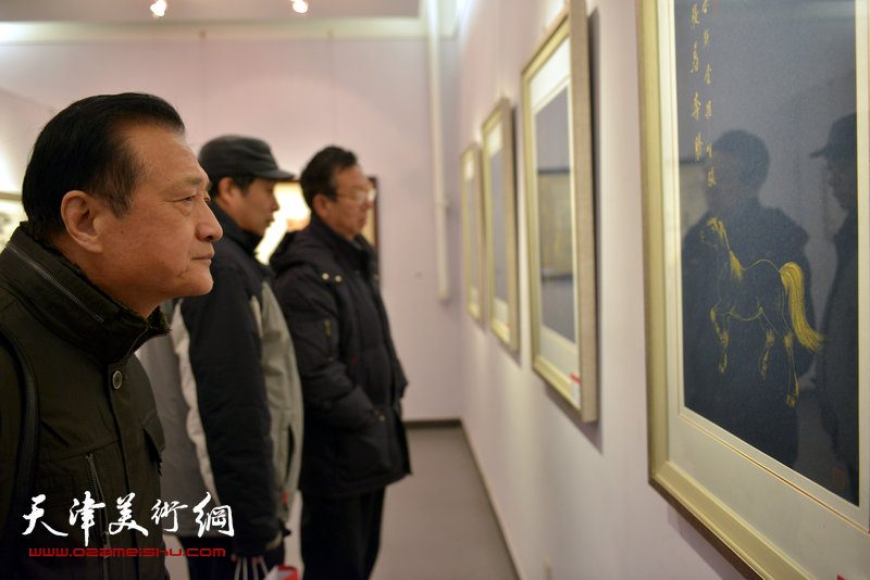 梦玉、伯骧“百福神骏迎新春”画展亮相天美时代，图为画展现场。