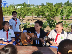 天津静海区梁头小学老师为庆祝“六一”创作歌曲《少年》 引起众多网友对童