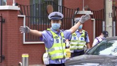 天津市中小学校全面有序恢复线下教学 南开交警全力保障道路交通安全畅通有