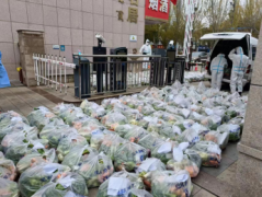 蒙西文化名居小区免费为居民提供生活物资