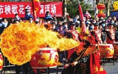 西青区李七庄街王兰庄元宵节秧歌花会展演活动在王兰庄巨石广场拉开帷幕