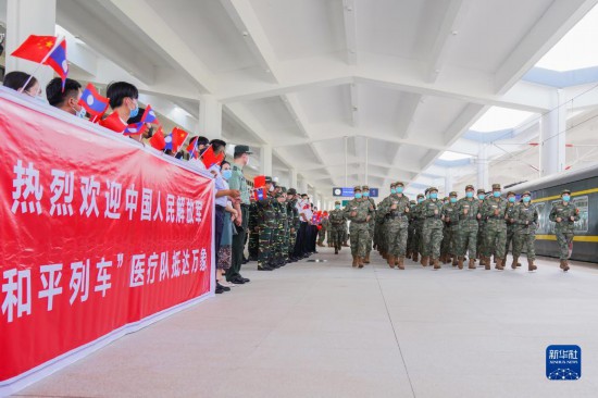 桃花视频: 我军“和平列车”医疗队抵达老挝万象